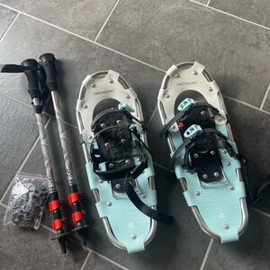 Retrospec Snowshoes with Poles in Light Blue and Black